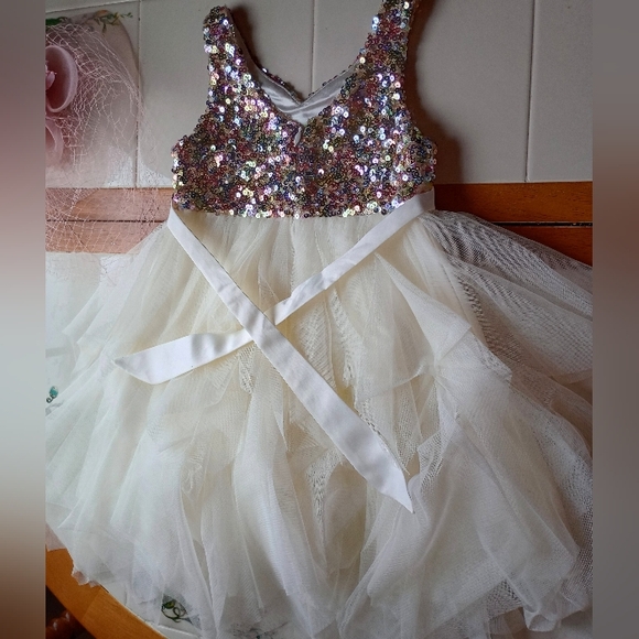 American Princess 🪄 Girls Formal Event Party Dress + Pink Hair Accessory - Picture 5 of 11